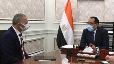 «رئيس الوزراء» يستعرض مع أحمد السويدي الفرص الاستثمارية في قطاع الصناعة