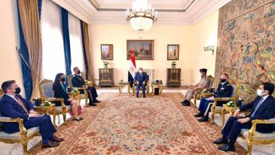 الرئيس «السيسي» يستقبل قائد القيادة المركزية الأمريكية