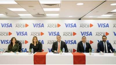 «أبوظبي التجاري» يوقع اتفاق تعاون مع «فيزا» للتوسع في إصدار بطاقات الائتمان
