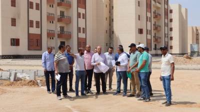 أحمد عمران يتفقد سير العمل بمشروعات الإسكان الاجتماعي بالعاشر من رمضان