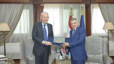 أسامة ربيع يلتقي رئيس غرفة الملاحة الدولية.. ويشهدان توقيع مذكرة تفاهم للتعاون المشترك