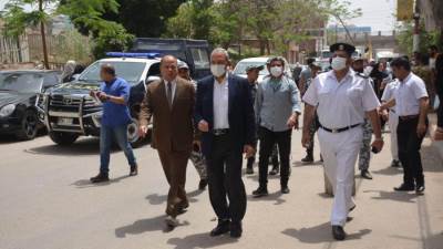 محافظ القليوبية يقوم بجولة لرفع الإشغالات حول أسوار مستشفيات وجامعة بنها