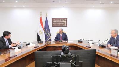 عمرو طلعت: نستهدف تعزيز مكانة مصر فى مجالات القيمة المضافة