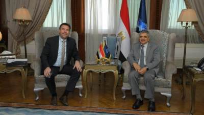 أسامة ربيع يبحث سبل التعاون المشترك مع رئيس تطوير الأعمال بمنظمة Lloyd's Register 