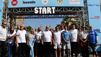 وزير الرياضة ومحافظ القاهرة يطلقان إشارة بدء "ماراثون القاهرة" وسط ٥٠٠٠ مشارك 