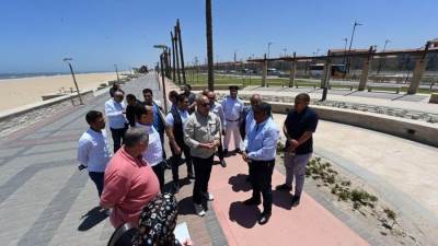 وزير الإسكان يتجول بكورنيش مدينة المنصورة الجديدة.. ومنطقة الفيلات المقابلة للكورنيش