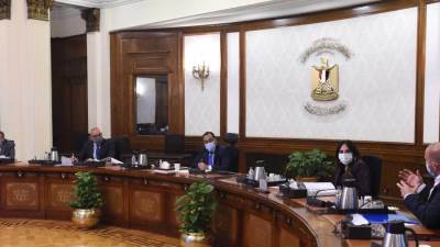 رئيس الوزراء يتابع الخطوات التنفيذية لأحد المشروعات السياحية والتنموية بالعلمين الجديدة