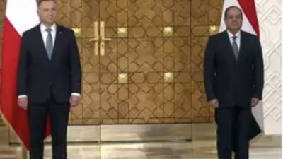 السيسي يرحب باستئناف رحلات الطيران المباشر بين بولندا والقاهرة