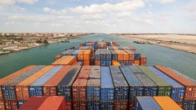 المالية ترفع سعر الدولار الجمركي إلى 18.6 جنيهًا