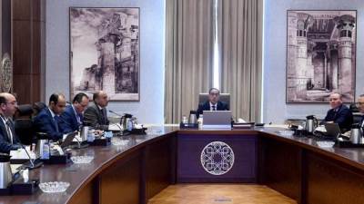 رئيس الوزراء يتابع موقف الأراضي المزمع طرحها علي القطاع الخاص لإقامة محطات لتحلية مياه البحر