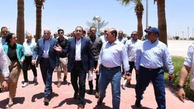 رئيس الوزراء يتفقد أعمال تطوير مدخل المدينة من المطار مروراً بـ" ميدان السلام" وميدان "الصداقة"