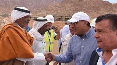 رئيس الوزراء يلتقي بعدد من مشايخ القبائل بسانت كاترين