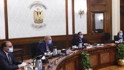 رئيس الوزراء يتابع موقف تنفيذ محاور الطرق والكباري على مستوى الجمهورية