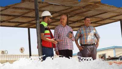 بتكلفة مليار و٥٠٠ ألف جنيه.. أحمد عمران يتفقد مشروع محطة مياه العاشر من رمضان 