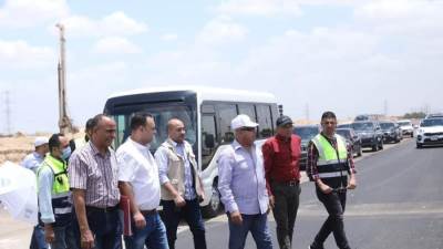 وزير النقل: رفع كفاءة طريق وادي النطرون ليصبح ٨ حارات