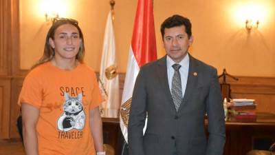 وزير الرياضة يبحث استعدادات اللاعبة "سمر حمزة" للبطولات المقبلة 