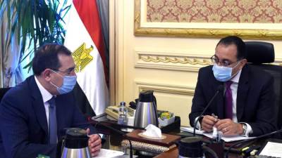 رئيس الوزراء يتابع مع وزير البترول جهود تنفيذ تكليفات الرئيس في عدد من ملفات العمل