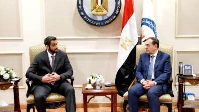 "الملا" يبحث مع رئيس شركة مبادلة للبترول الإماراتية تعزيز التعاون المشترك 