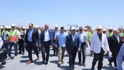وزير النقل يتفقد المشروعات الجاري تنفيذها بميناء الاسكندرية