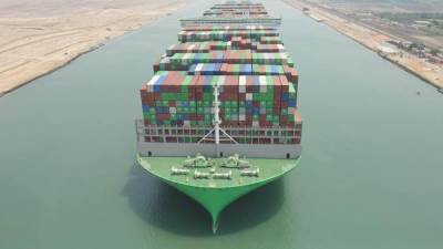 «قناة السويس» تحقق ٧ مليار دولار أعلى إيراد سنوي في تاريخها