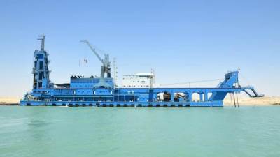 رئيس هيئة قناة السويس: إزالة 30 مليون متر مكعب من الرمال المشبعة بالمياه