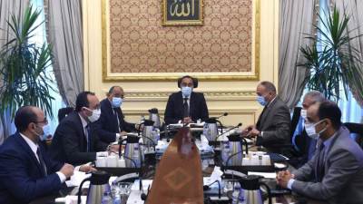 «رئيس الوزراء» يتابع موقف تقنين أوضاع اليد على أراضي الدولة