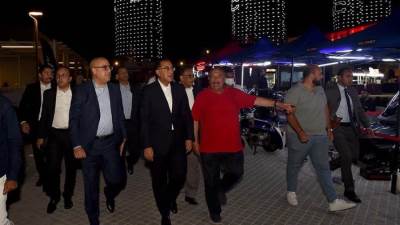 «رئيس الوزراء» يقوم بجولة ليلية لتفقد المنطقة الترفيهية بالعلمين الجديدة بعد تشغيلها