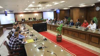 محافظ الجيزة: ضخ ١،٥ مليار جنيها لتطوير الشوارع الرئيسية والفرعية بالمحافظة