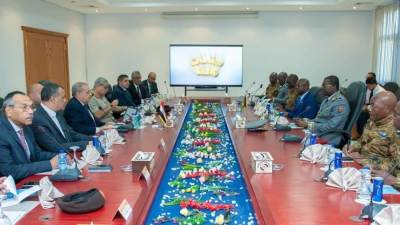 وزيرا الإنتاج الحربي والدفاع البوركيني يتفقدان مصنع أبو زعبل للصناعات المتخصصة