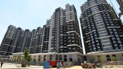 وزير الإسكان: بدء تسليم الوحدات السكنية في أبراج "السكن البديل” سبتمبر المقبل