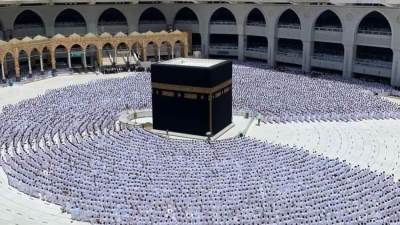 وزير السياحة يعتمد الضوابط المنظمة لرحلات العمرة لموسم 1444 هـجرية