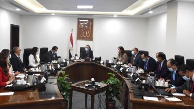 «رئيس الوزراء» يتابع تنفيذ المشروع القومي لتنمية الأسرة المصرية