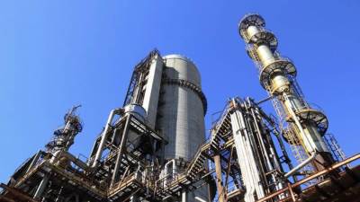 4 شركات عالمية تتأهل للمرحلة النهائية لمناقصة إنشاء مجمع للبتروكيماويات بـ”اقتصادية القناة”