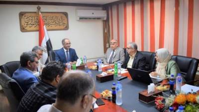 سيد إسماعيل يعقد اجتماعًا مع مسئولي الجهاز التنفيذي لمياه الشرب والصرف الصحي