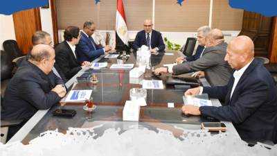 وزير الإسكان يلتقي الشركات المصرية لمناقشة توفير الطلمبات اللازمة لمشروعات مياه الشرب والصرف