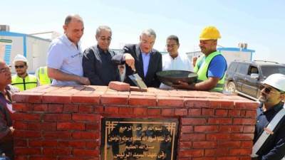 «محافظ المنيا» يضع حجر أساس محطة معالجة الصرف الصحي الثلاثية ببني مزار