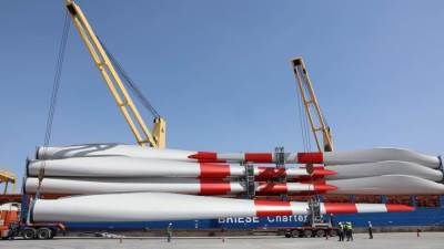 اقتصادية قناة السويس: ميناء الأدبية تستقبل شحنة 42 ريشة رياح لمحطة توليد الكهرباء برأس غارب