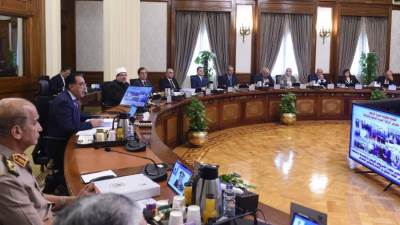 «الوزراء» يوافق على قانون يسمح للمصريين بالخارج باستيراد سيارة معفاة من الضرائب