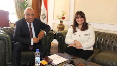 وزير قطاع الأعمال يبحث مع وزيرة الهجرة تحفيز المصريين بالخارج للاستثمار بالشركات التابعة