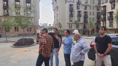 مساعد وزير الإسكان يتفقد مشروع تطوير سور مجرى العيون