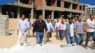 عادل النجار يتفقد عمارات «الفاصل السكني الصناعي» بـ 6 أكتوبر.. ويحذر الشركات غير الملتزمة