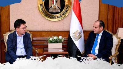 وزير التجارة والصناعة يبحث مع وفد «سامسونج مصر» مشروعات الشركة وخططها