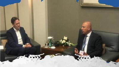 وزير النقل يلتقي الرئيس التنفيذي لسيمنز موبليتي لمتابعة أعمال الخط الأول للقطار الكهربائي 