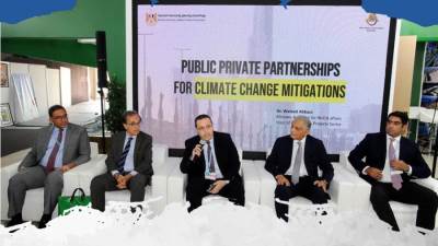 وليد عباس يستعرض تجربة الدولة في إنشاء المجتمعات العمرانية الجديدة والمدن الذكية