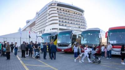 اقتصادية قناة السويس: وصول السفينة السياحية Splendida ميناء السخنة على متنها ٢٢٠٠ سائح 