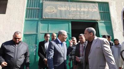 محافظ المنيا يتابع أعمال إحلال وتجديد الخط الرئيسي للمياه ويطمئن على توافر المخزون الاستراتيجي من السلع