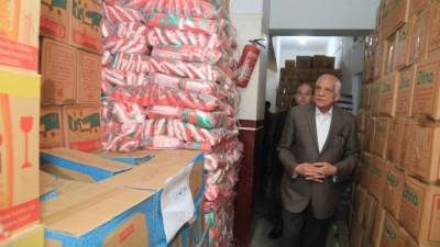 محافظ الجيزة يتابع موقف توافر السلع الغذائية والإلتزام بالأسعار بالمنافذ السلعية