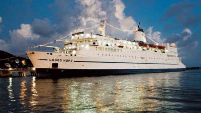 لأول مرة منذ 12 عامًا.. أكبر مكتبة عائمة بالعالم تزور ميناء بورسعيد السياحي