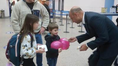 «مطار مرسى علم الدولي» يستقبل أول رحلة طيران عارض من مطار مالبينسا بميلانو بإيطاليا 