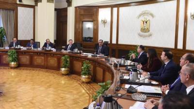 رئيس الوزراء يتابع موقف تطبيق منظومة الشحن المسبق